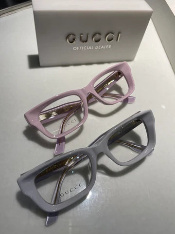 GUCCI　GG15330A　深いテレビジョンカットのアセテート素材のグッチメガネ