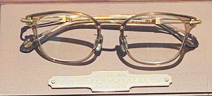 Taylor with Respect [ﾃｲﾗｰｳｨｽﾞﾘｽﾍﾟｸﾄ]  stratus